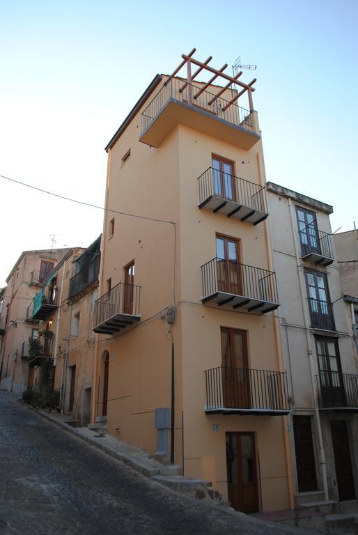 Case Spazioscena - Euterpe Castelbuono  Buitenkant foto